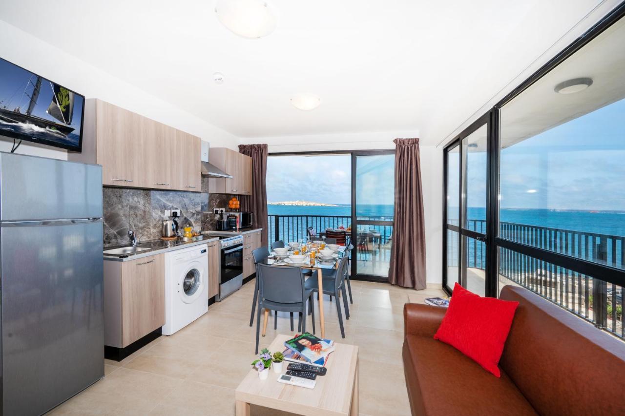 Islet Promenade Seafront Apartment With Large Corner Terrace By Getawaysmalta Сент-Полс-Бей Екстер'єр фото
